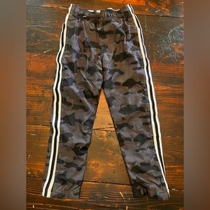 Camo Oshkosh sweatpants size 7